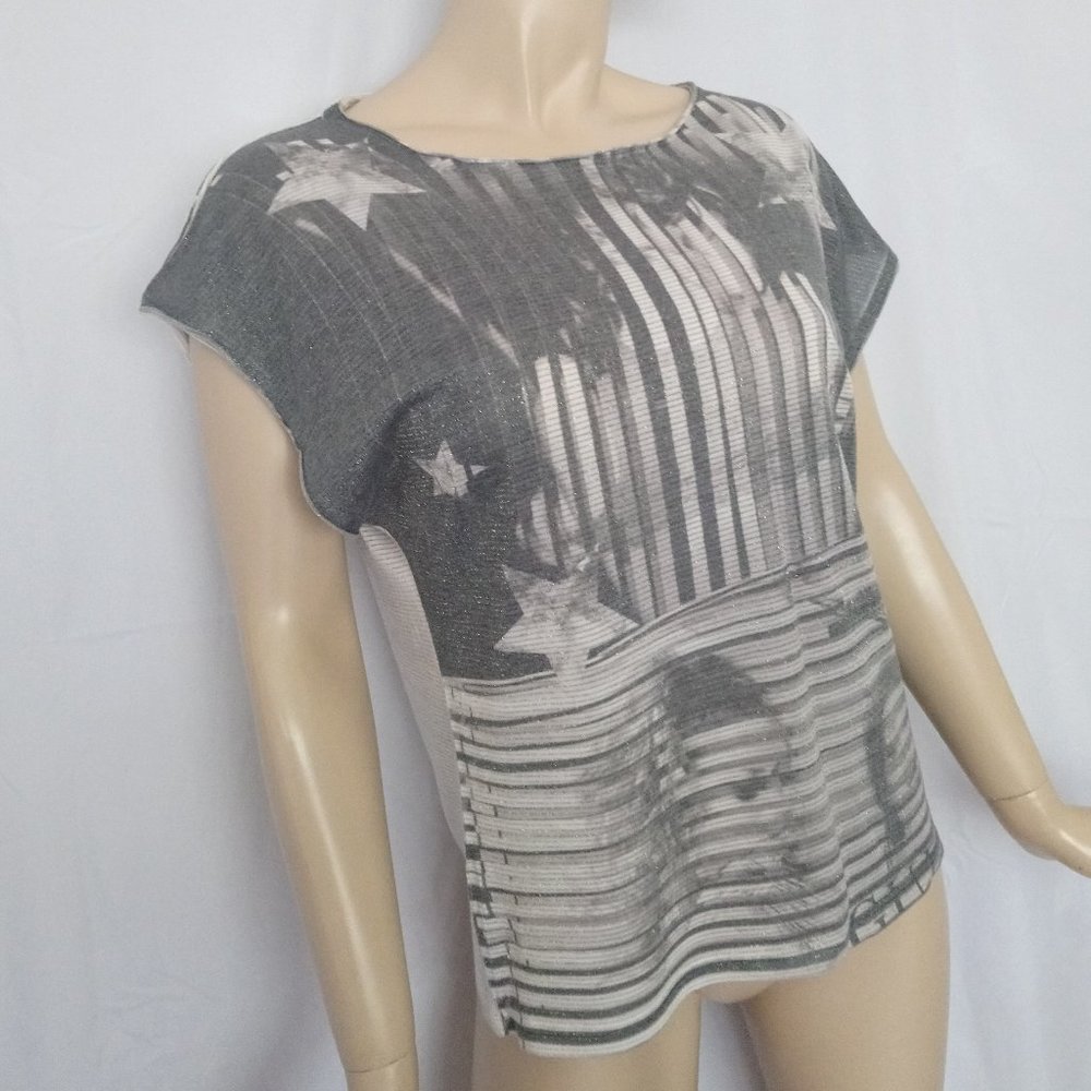 New GUESS Gray Tee-Shirt Top Sz Small Cute! - Picture 2 of 10